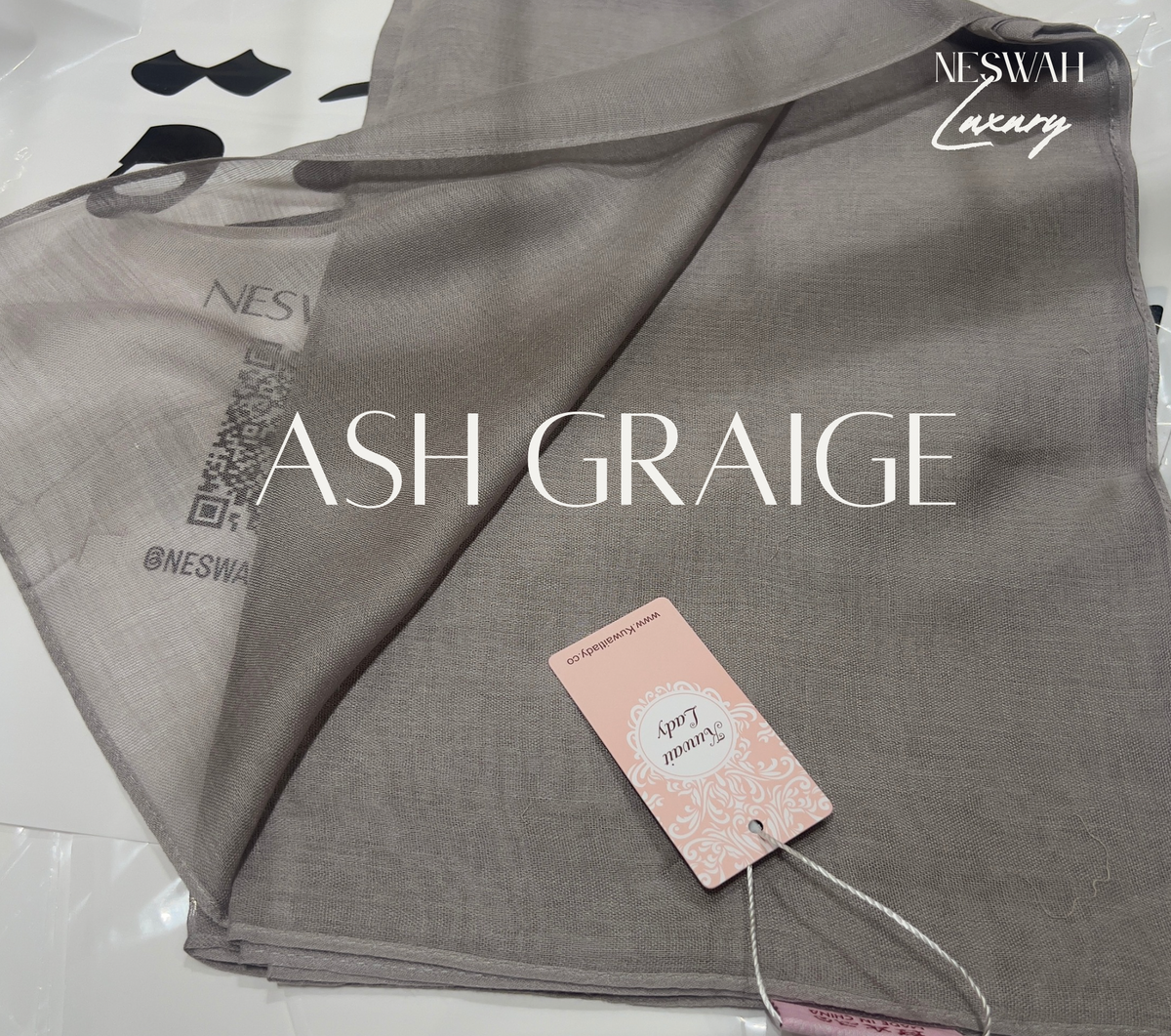 Kuwait lady Ash Graige linen