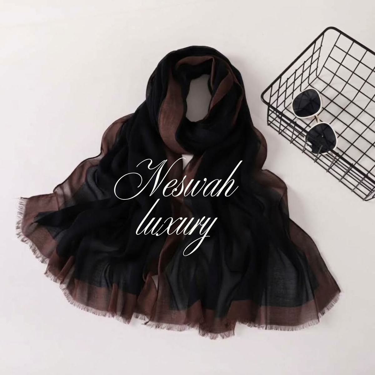 Kuwait lady brown black linen