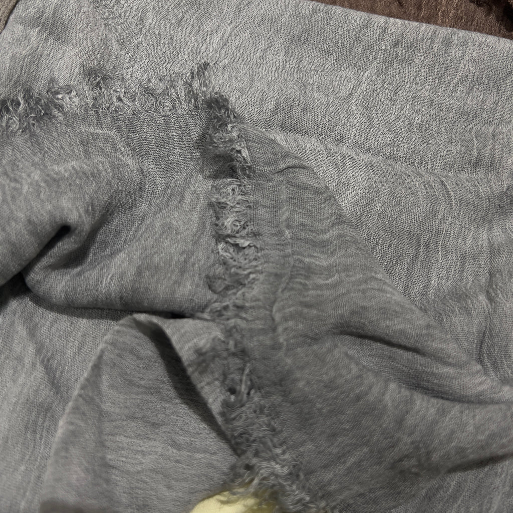 Gray ruffled Thailandy
