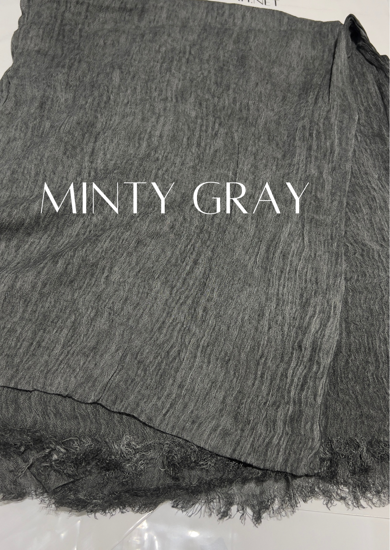 Ruffled Thailandy mint gray