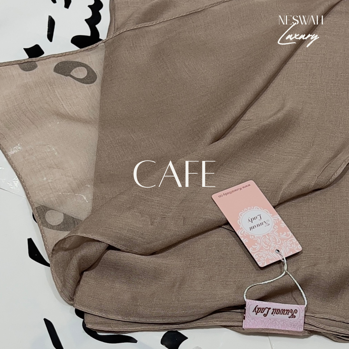 Kuwait lady cafe linen